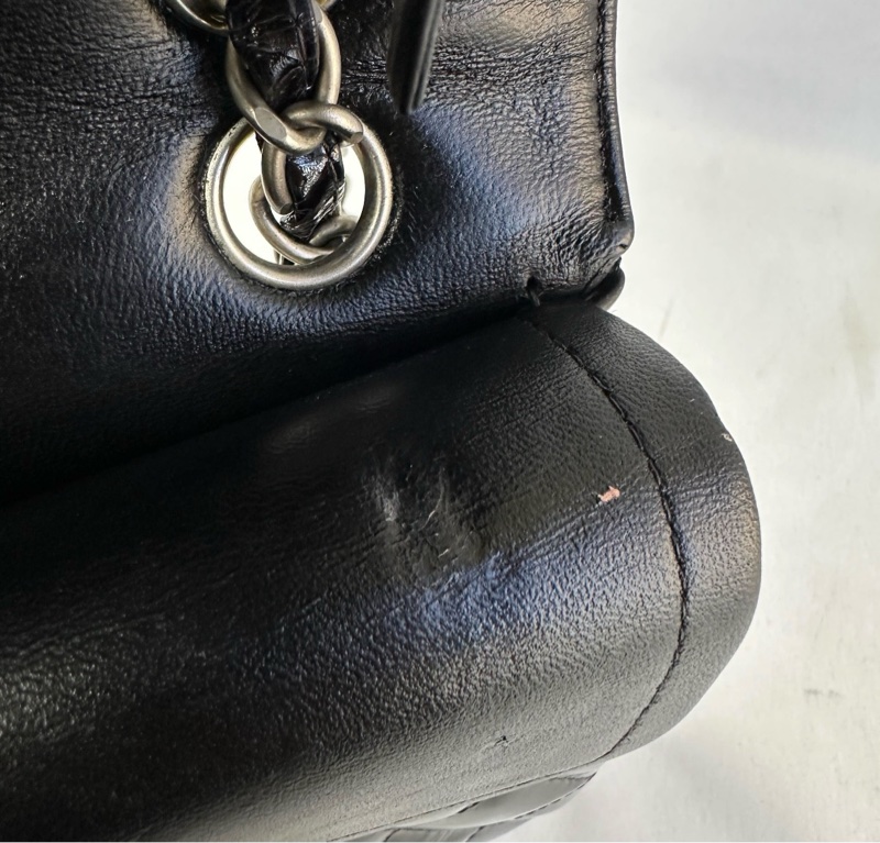 CHANEL 黑色漆皮 涼皮 雙蓋 皮穿練 coco 25cm 肩背包 側背包 斜背包 #割愛收藏 vintage 85新  正常使用痕跡  這個專櫃現在現在同系列新款要40萬 🛫-34