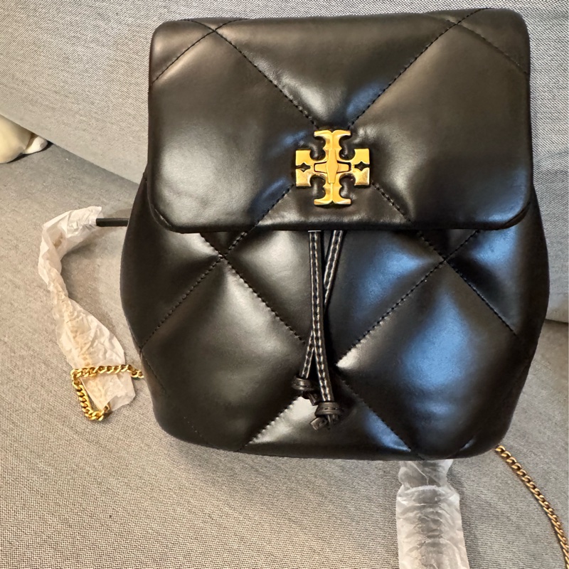 TORY BURCH Kira 菱格紋縫線迷你轉釦後背包 黑色-0