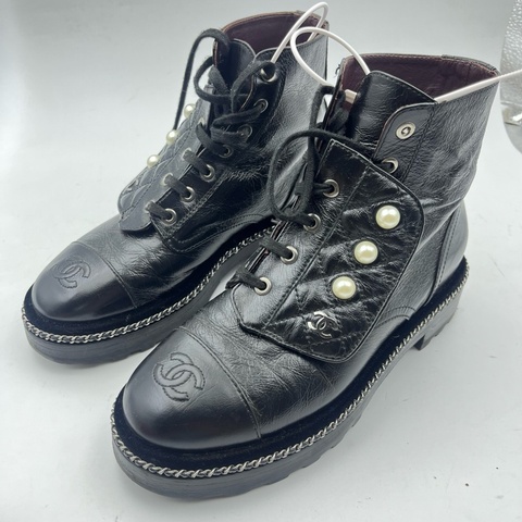97新chanel香奈兒油臘皮珍珠短靴/尺碼：36.5碼