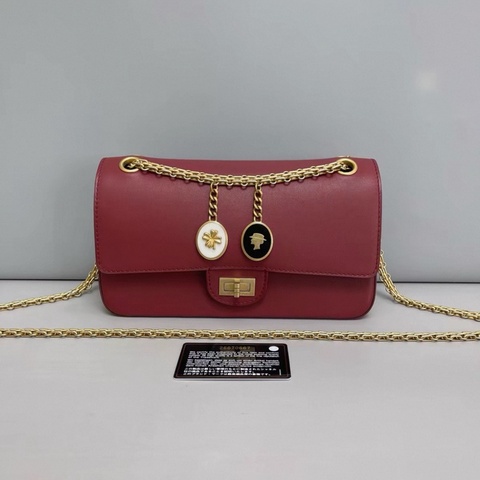 Chanel香奈兒 2.55小號酒紅色牛皮漢堡徽章包