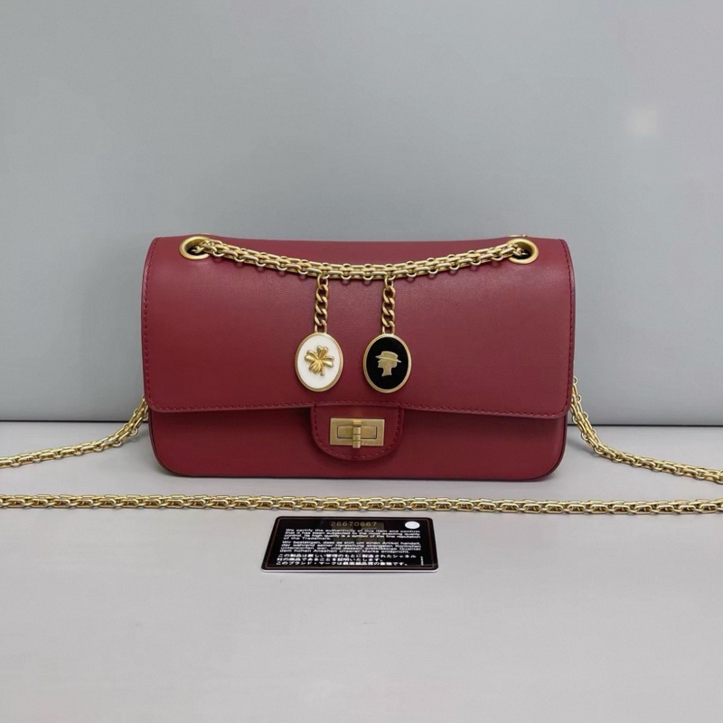 Chanel香奈兒 2.55小號酒紅色牛皮漢堡徽章包-0