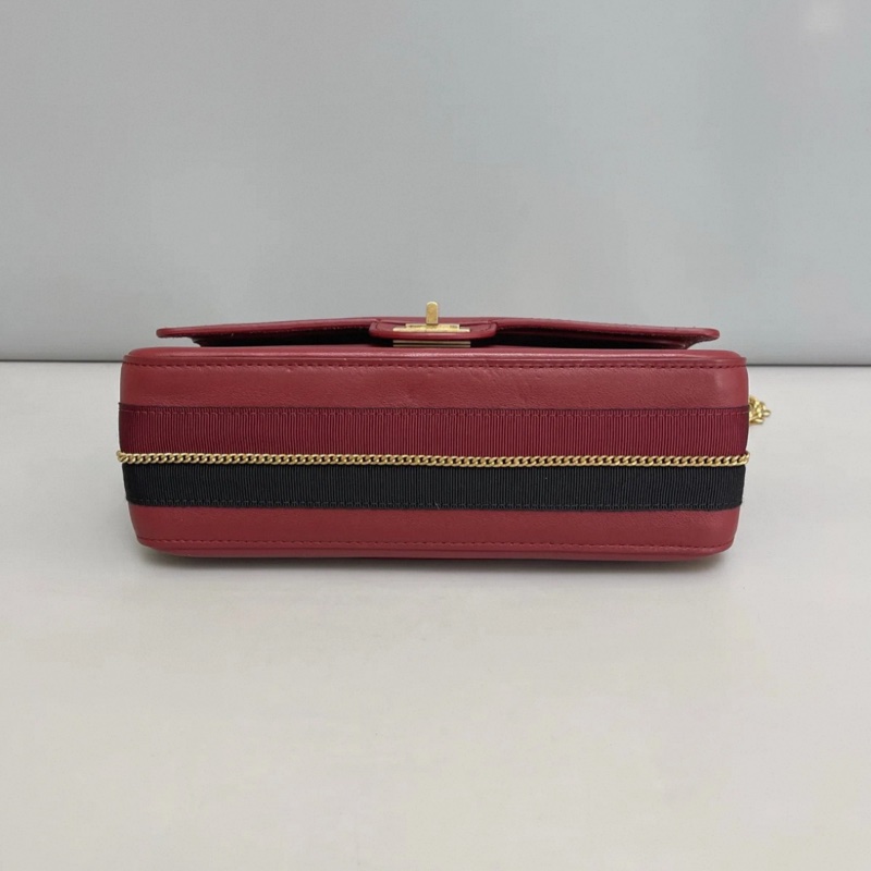 Chanel香奈兒 2.55小號酒紅色牛皮漢堡徽章包-3