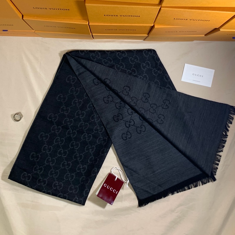 ‼️全台最甜 全新未用 Gucci 古馳 黑灰老花滿版雙色圍巾披肩-2