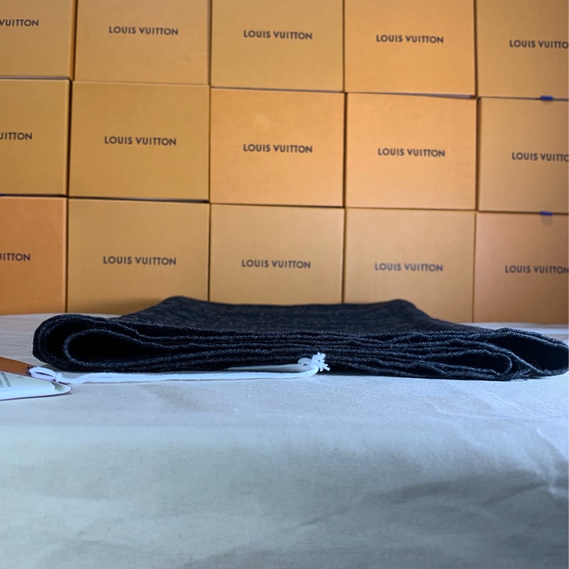 ‼️全台最甜 全新未用 Gucci 古馳 黑灰老花滿版雙色圍巾披肩-7