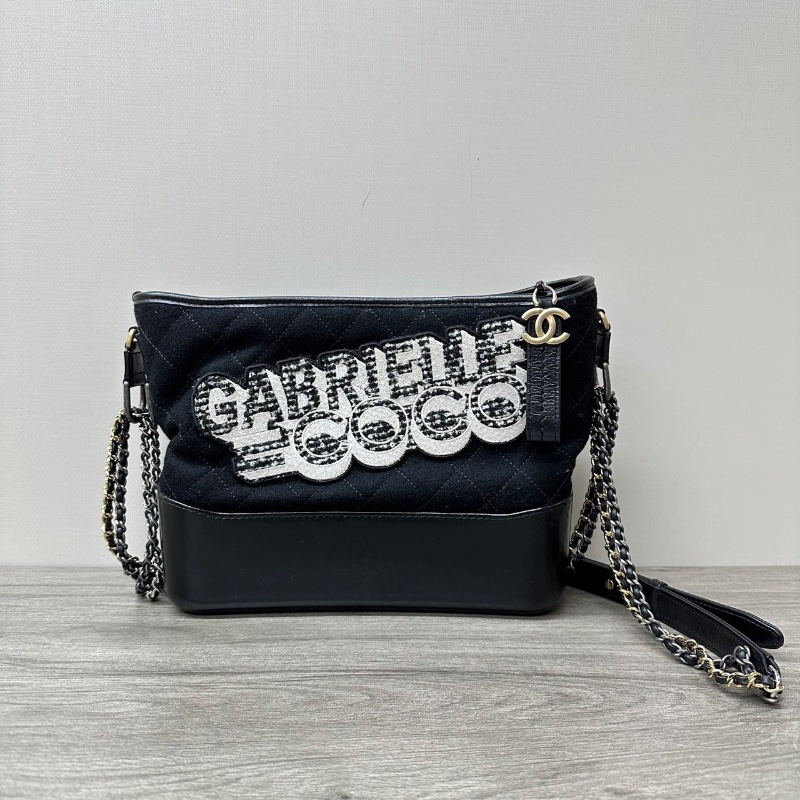 CHANEL 黑金流浪中號字母印花肩背斜背包28*22*10 98新配件塵袋-1