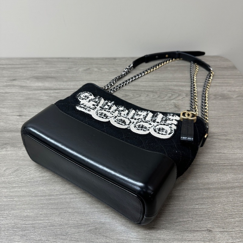 CHANEL 黑金流浪中號字母印花肩背斜背包28*22*10 98新配件塵袋-3