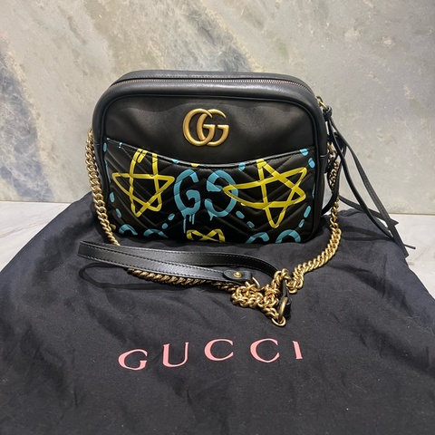 Gucci Marmont系列星星塗鴉款牛皮斜背相機包