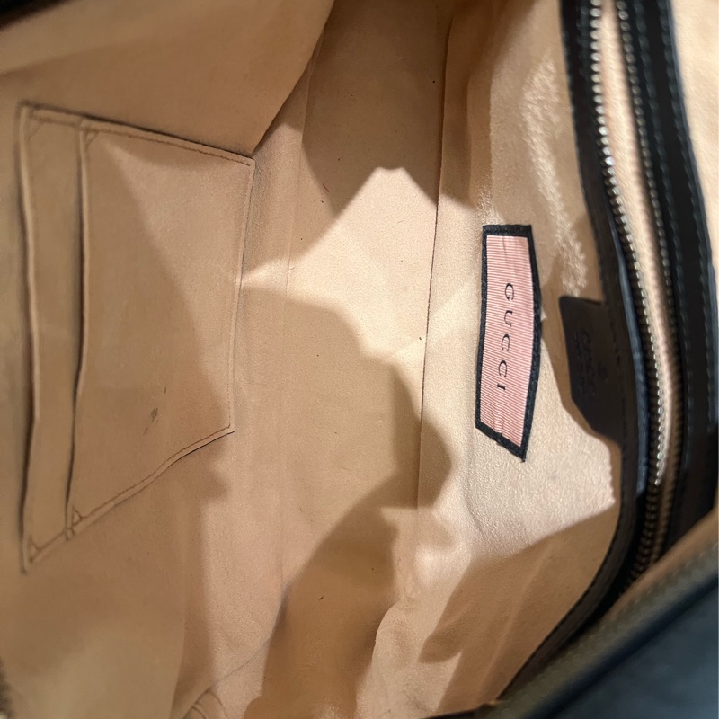 Gucci Marmont系列星星塗鴉款牛皮斜背相機包-10