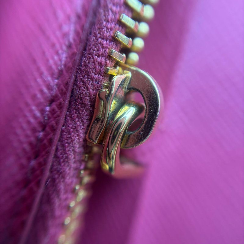 Prada 經典 Saffiano 十字紋牛皮長款翻蓋銀包-21