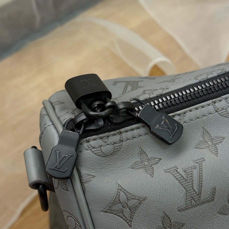 LV Keepall 50灰色壓紋小牛皮旅行袋✨最新晶片款-13