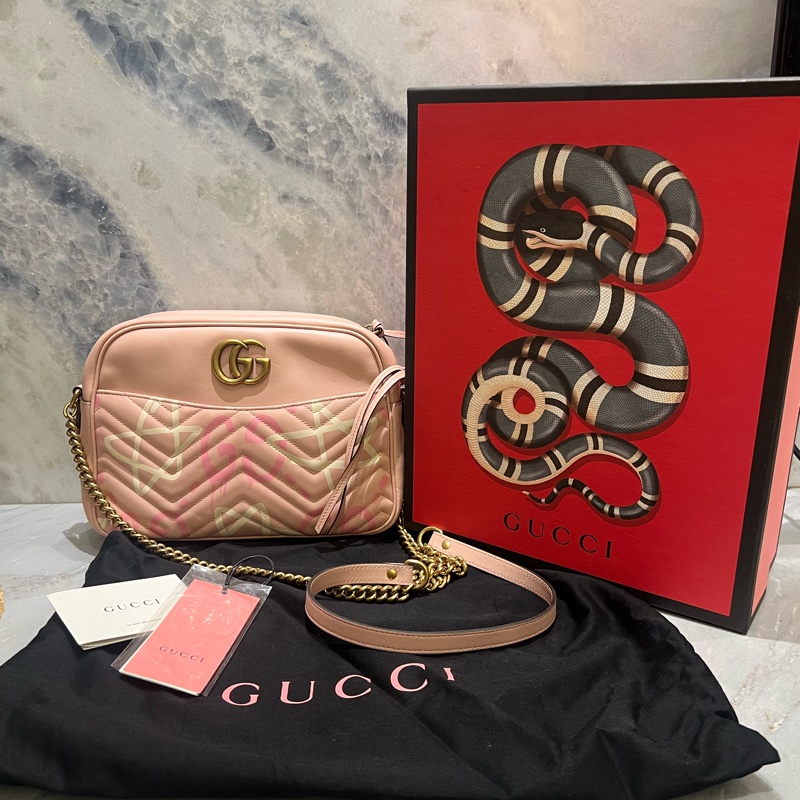 Gucci GG Marmont 系列粉紅色相機包-0