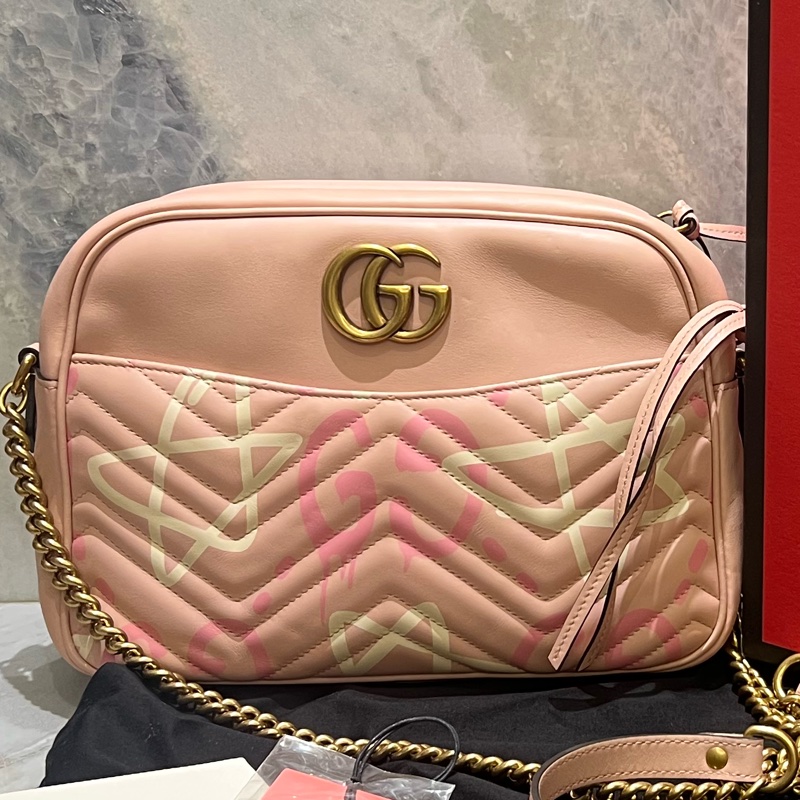 Gucci GG Marmont 系列粉紅色相機包-5