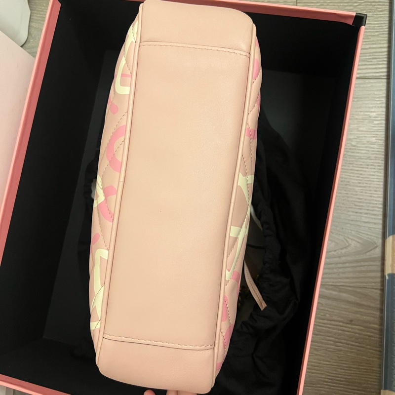 Gucci GG Marmont 系列粉紅色相機包-7