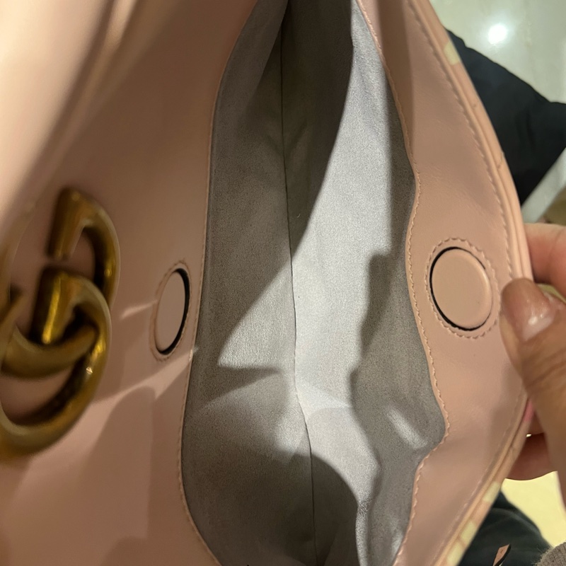 Gucci GG Marmont 系列粉紅色相機包-10