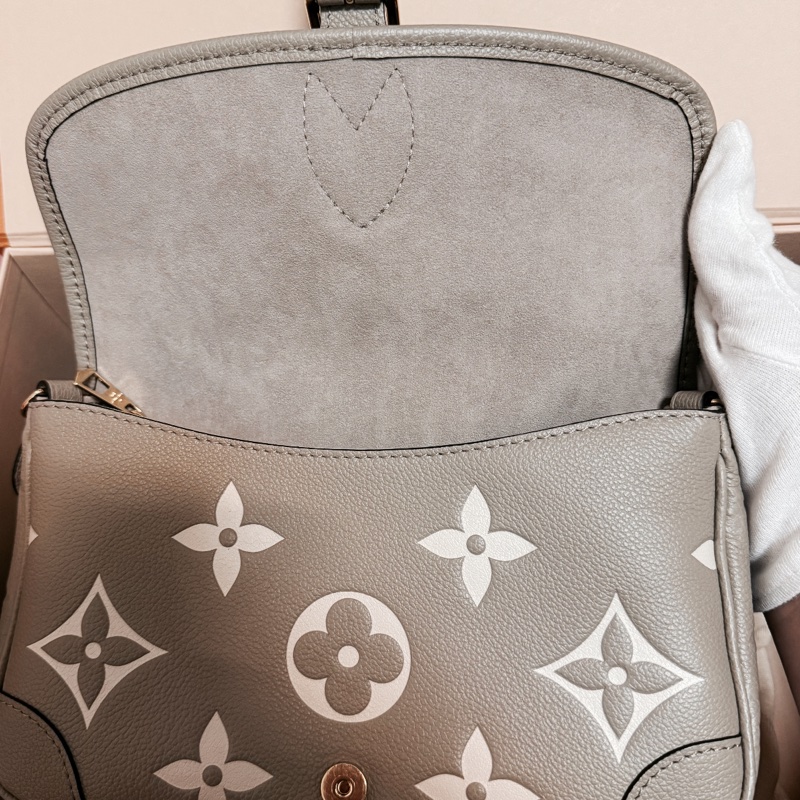 LV Diane 法棍包 M46583｜斑鳩灰｜全新未使用｜專櫃正品-4