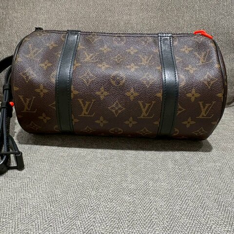 LV 橘鏈圓筒包（2019春夏男系）