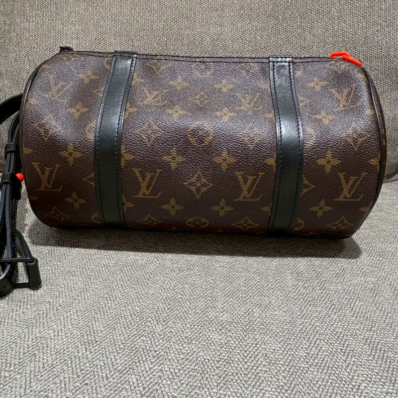 LV 橘鏈圓筒包（2019春夏男系）-1