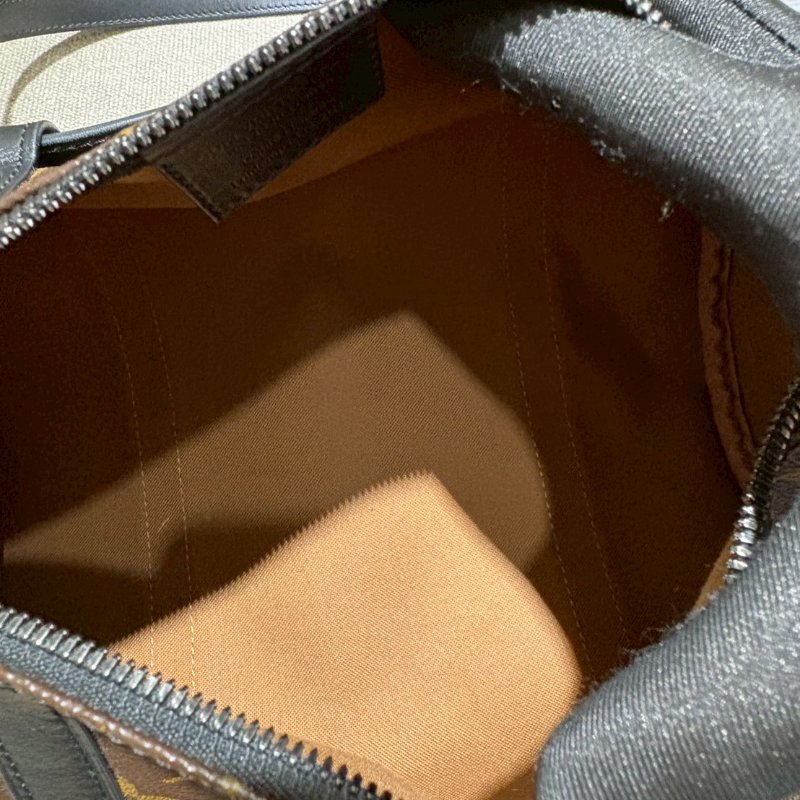 LV 橘鏈圓筒包（2019春夏男系）-15