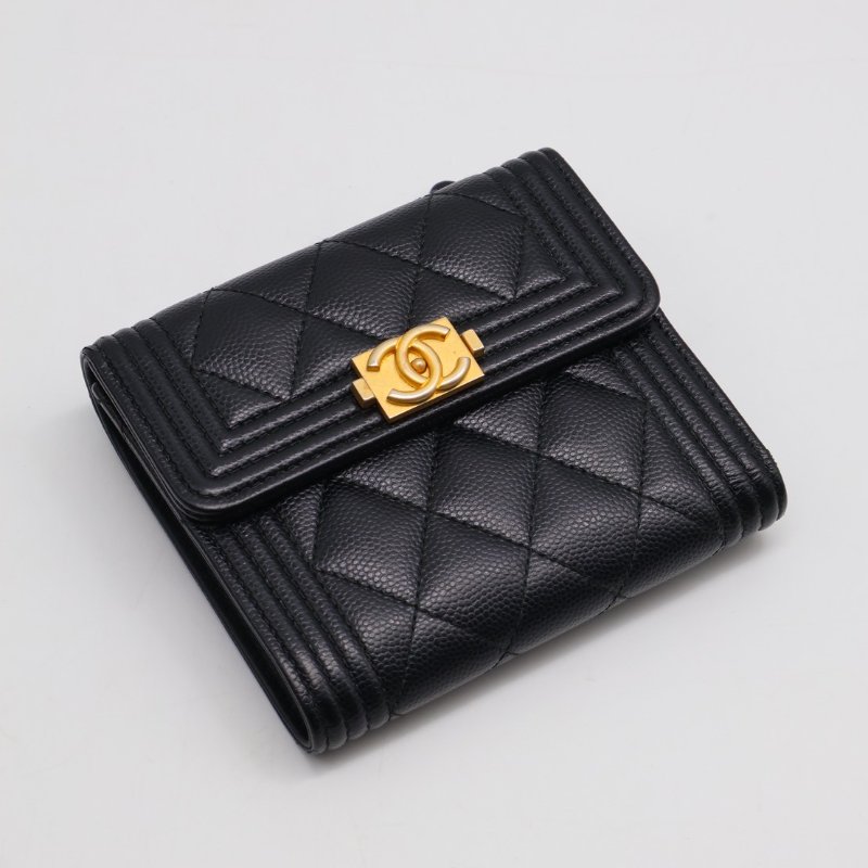 CHANEL Boy粒面牛皮三折短夾 - 黑金25開-0