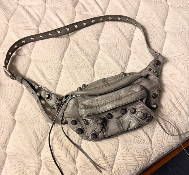 Balenciaga 巴黎世家 Le Cagole 系列鉚釘皮革腰包-1