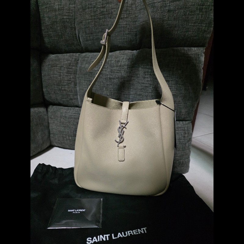 [全新] Saint Laurent YSL 5a7 hobo 奶茶色銀扣-1