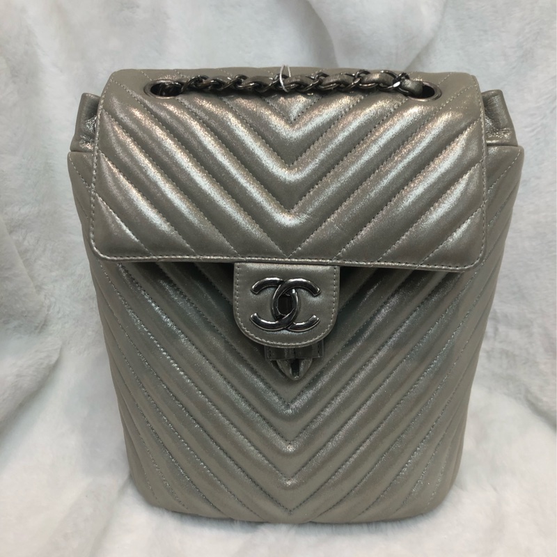Chanel 銀色V紋背囊 XC245-0