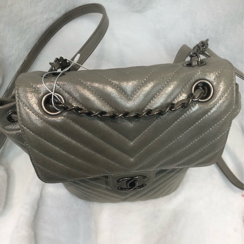 Chanel 銀色V紋背囊 XC245-5