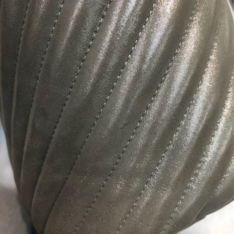 Chanel 銀色V紋背囊 XC245-10