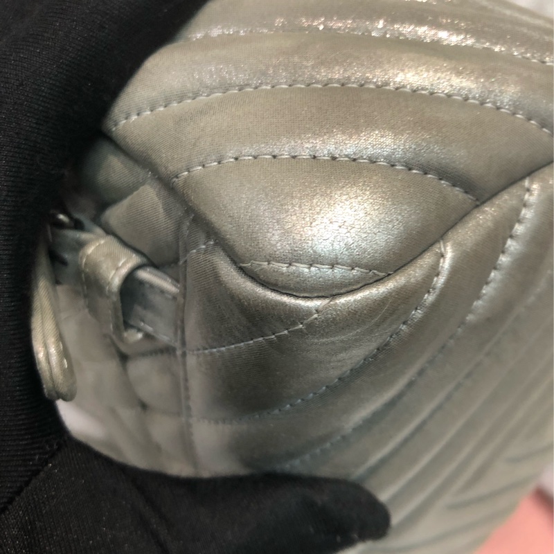 Chanel 銀色V紋背囊 XC245-12