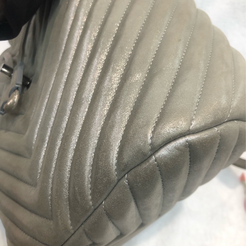Chanel 銀色V紋背囊 XC245-13