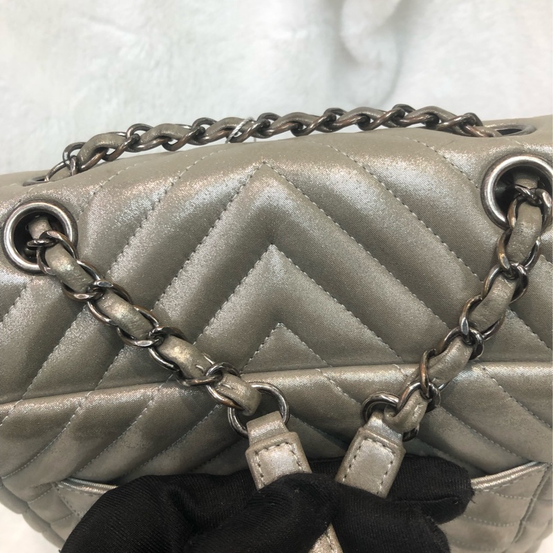 Chanel 銀色V紋背囊 XC245-18
