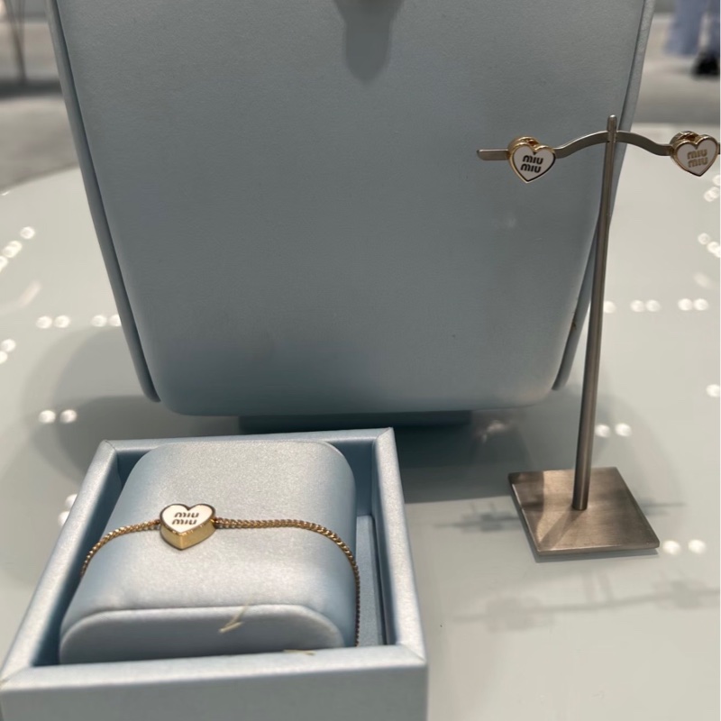 💖Miu Miu 愛心手鍊💖 白色 全新 限量愛心款-7
