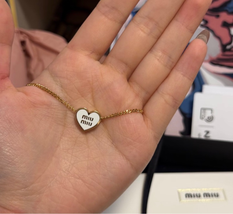 💖Miu Miu 愛心手鍊💖 白色 全新 限量愛心款-9