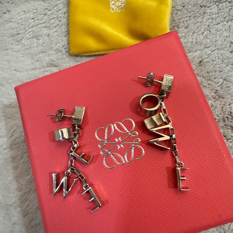 Loewe 經典純銀字母垂墜耳環-0