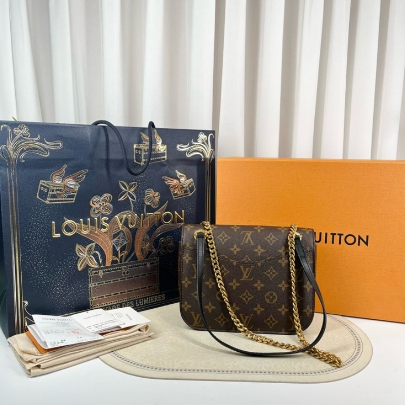 sh smd zzz LV路易威登 23年全套 芯片款 Passy新款郵差包 黑色琺瑯logo搭配老花 超有質感 經典百搭 越看越香 可調節雙鏈 單肩斜挎腋下都可以 隔層多 容量大 通勤日常都很可-1