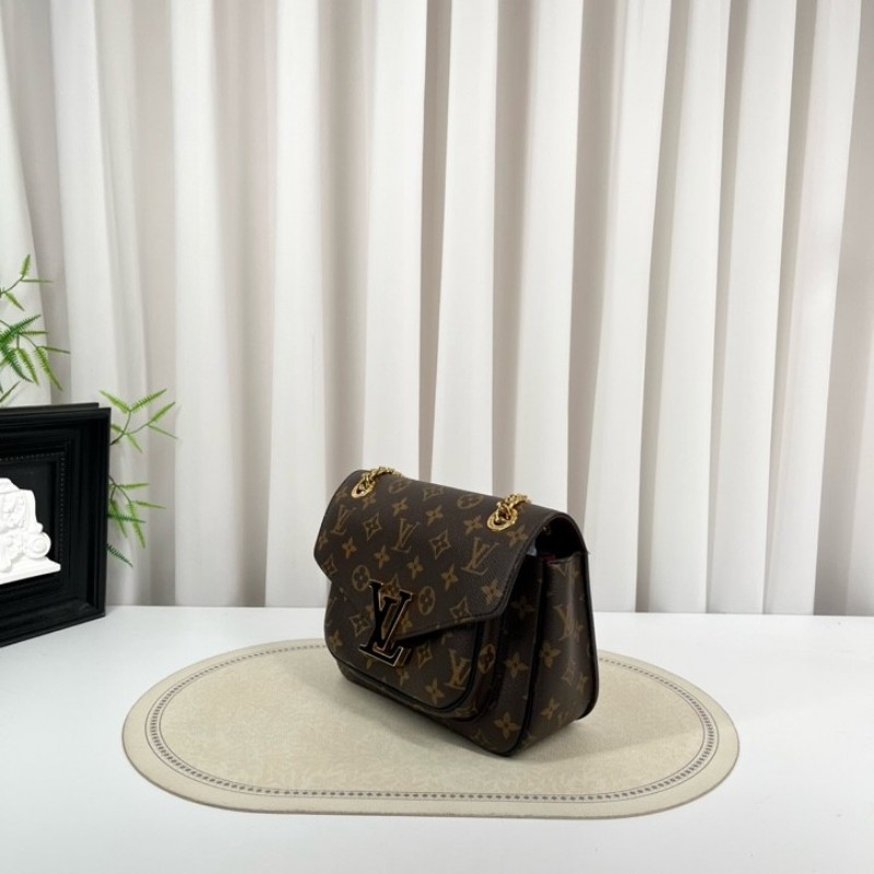 sh smd zzz LV路易威登 23年全套 芯片款 Passy新款郵差包 黑色琺瑯logo搭配老花 超有質感 經典百搭 越看越香 可調節雙鏈 單肩斜挎腋下都可以 隔層多 容量大 通勤日常都很可-3