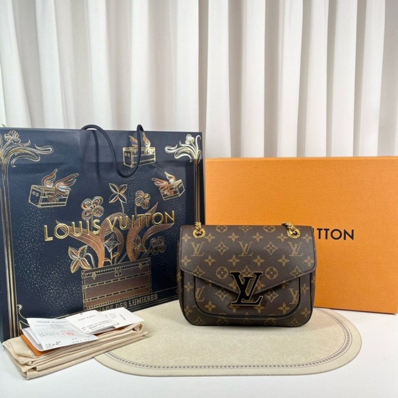 sh smd zzz LV路易威登 23年全套 芯片款 Passy新款郵差包 黑色琺瑯logo搭配老花 超有質感 經典百搭 越看越香 可調節雙鏈 單肩斜挎腋下都可以 隔層多 容量大 通勤日常都很可-5