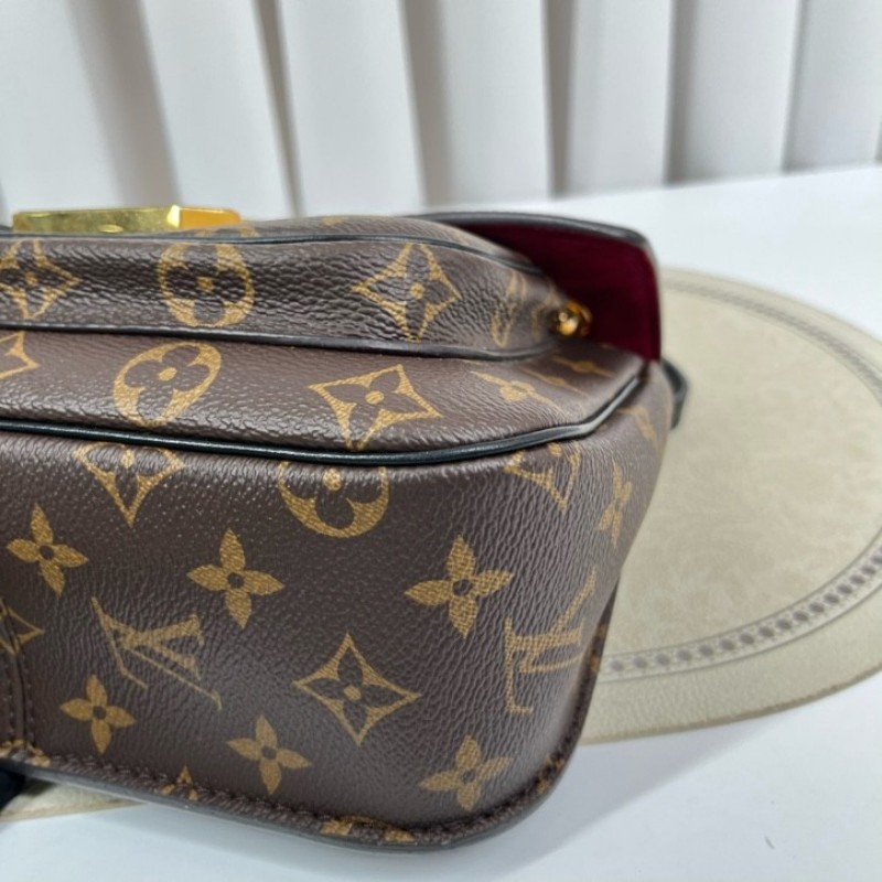 sh smd zzz LV路易威登 23年全套 芯片款 Passy新款郵差包 黑色琺瑯logo搭配老花 超有質感 經典百搭 越看越香 可調節雙鏈 單肩斜挎腋下都可以 隔層多 容量大 通勤日常都很可-14