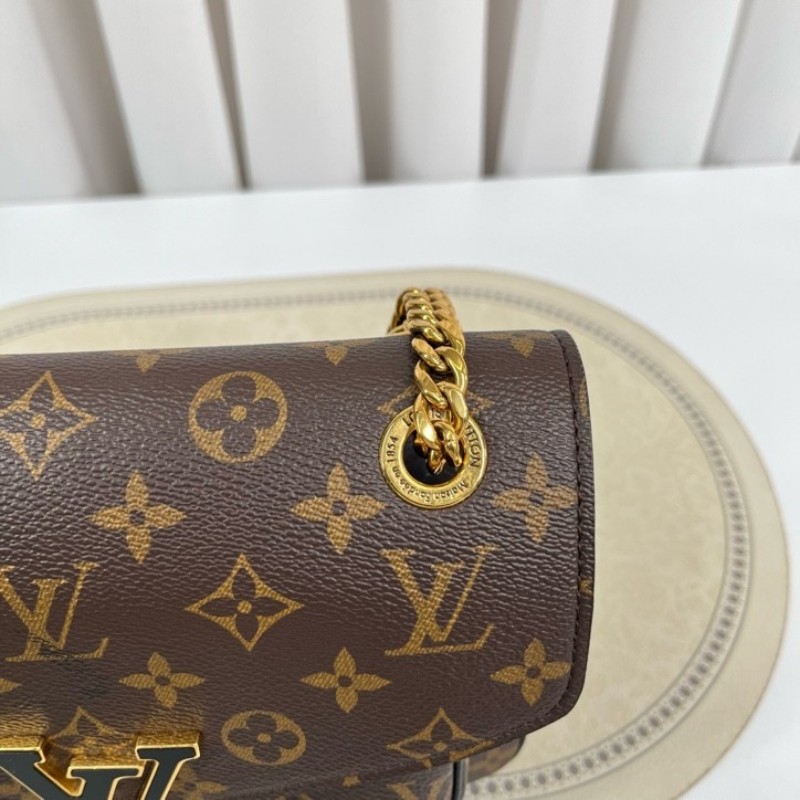 sh smd zzz LV路易威登 23年全套 芯片款 Passy新款郵差包 黑色琺瑯logo搭配老花 超有質感 經典百搭 越看越香 可調節雙鏈 單肩斜挎腋下都可以 隔層多 容量大 通勤日常都很可-24