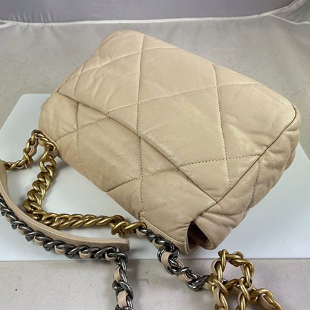 ＊奢華大道國際精品＊【CH0721】CHANEL 奶茶色小羊皮 金釦19系列 口蓋兩用包 AS1160-5