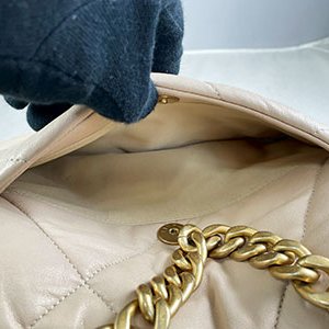 ＊奢華大道國際精品＊【CH0721】CHANEL 奶茶色小羊皮 金釦19系列 口蓋兩用包 AS1160-7