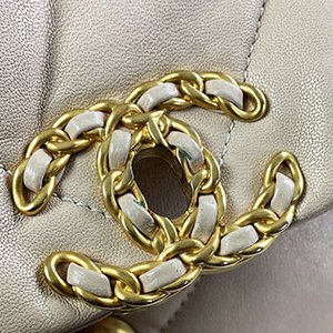 ＊奢華大道國際精品＊【CH0721】CHANEL 奶茶色小羊皮 金釦19系列 口蓋兩用包 AS1160-12