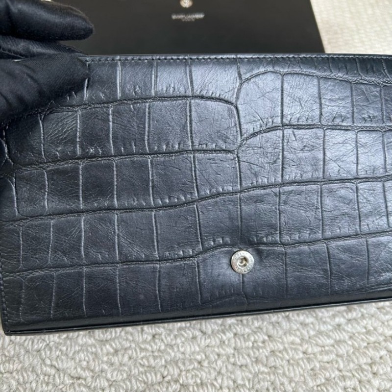YSL聖羅蘭 Kate黑銀霧面鱷魚紋woc信封包 黑銀配色 鏈條肩帶 可單肩可斜挎 容量實用 低調百搭-16