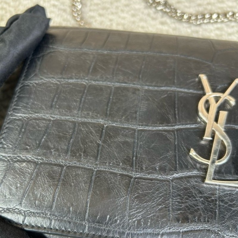 YSL聖羅蘭 Kate黑銀霧面鱷魚紋woc信封包 黑銀配色 鏈條肩帶 可單肩可斜挎 容量實用 低調百搭-21