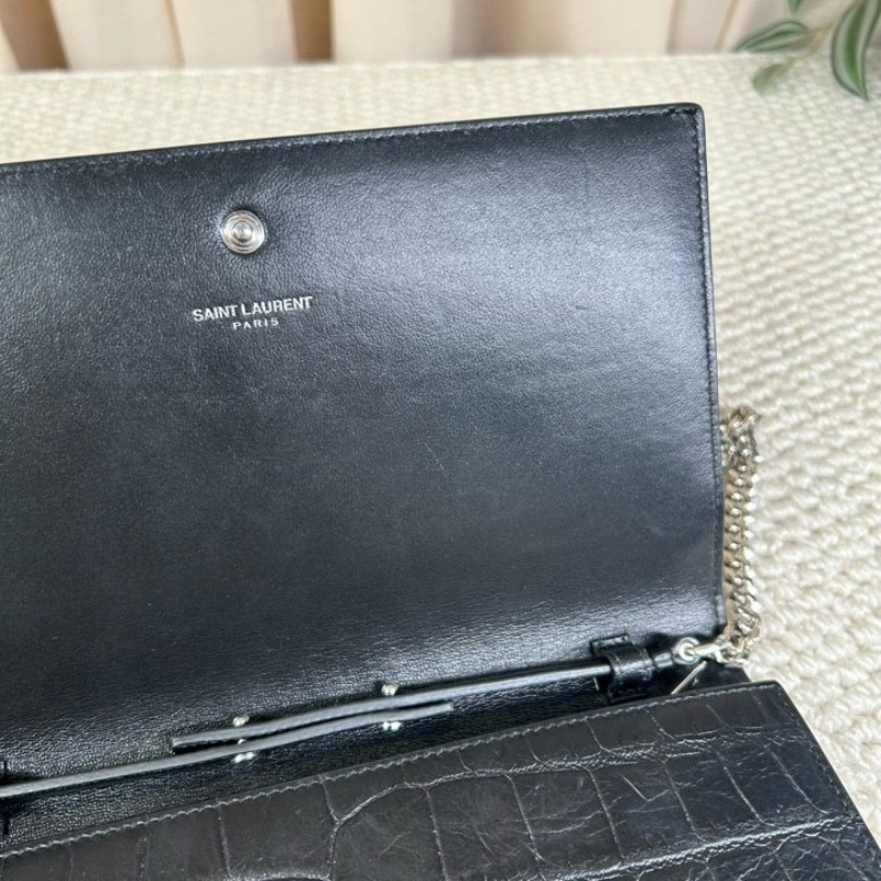 YSL聖羅蘭 Kate黑銀霧面鱷魚紋woc信封包 黑銀配色 鏈條肩帶 可單肩可斜挎 容量實用 低調百搭-24