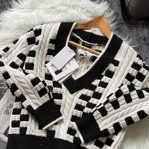 Chanel好美好有氣質的黑白全新V領毛衣