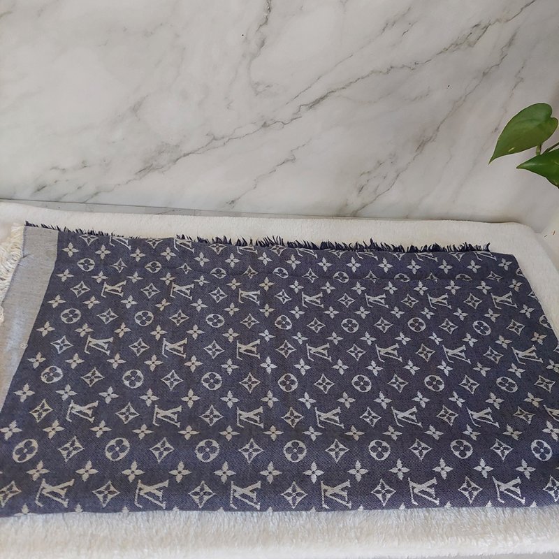 LV M71376 Monogram Denim 披肩/滿版老花/羊毛絲綢披肩/圍巾~二手-12