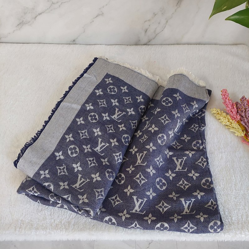 LV M71376 Monogram Denim 披肩/滿版老花/羊毛絲綢披肩/圍巾~二手-17