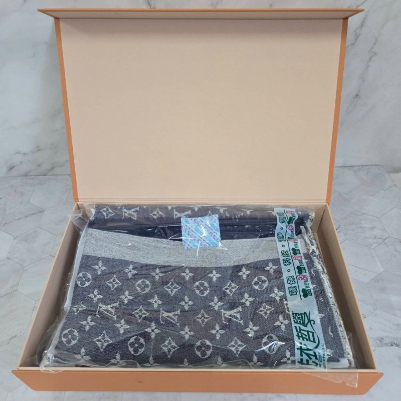 LV M71376 Monogram Denim 披肩/滿版老花/羊毛絲綢披肩/圍巾~二手-19