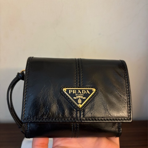 PRADA 黑色 皮革短銀包 有盒有購證